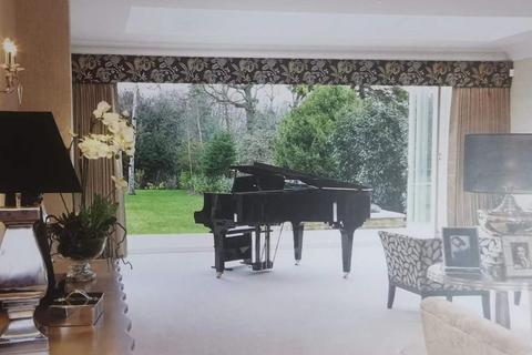 6 bedroom detached house to rent, Broad Walk,Winchmore Hill, North London