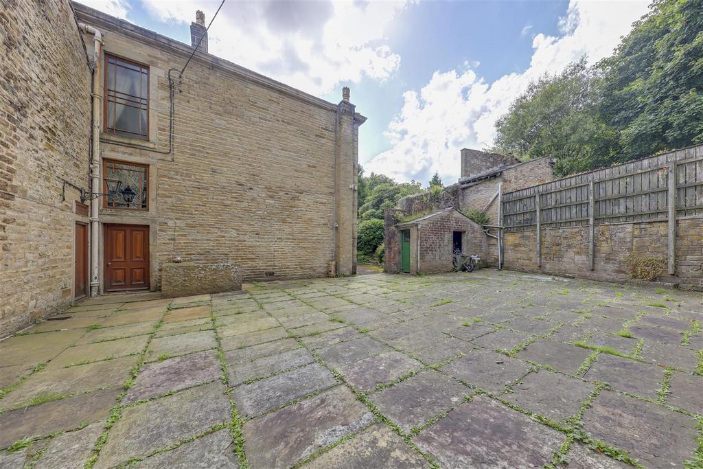 Rear Patio Yard