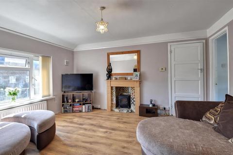 2 bedroom flat for sale, Shrubcote, Tenterden