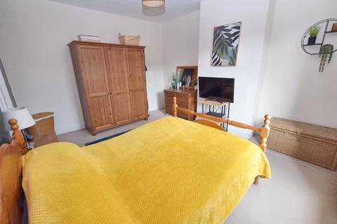 4 Cecil Grove, Armley, Leeds, LS12 2AW