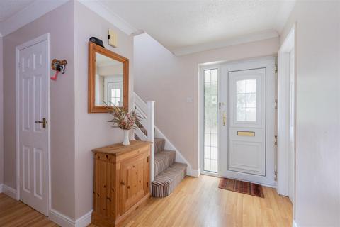 7 Autumn Close, Slough, SL1 5DH