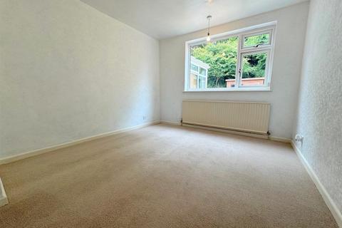 16 Gordon Close, Leek, ST13 8NZ
