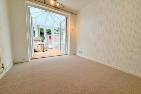 16 Gordon Close, Leek, ST13 8NZ
