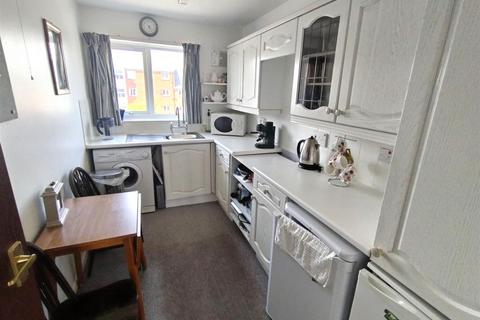 1 bedroom apartment for sale, Trawler Road, Marina, Swansea