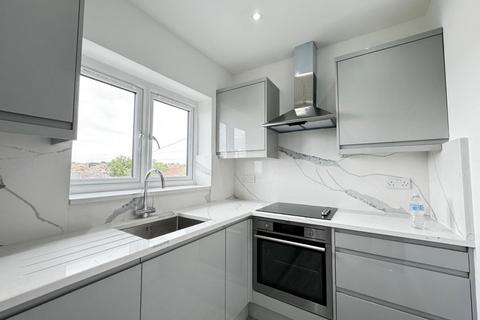 3 bedroom flat to rent, Gascoigne Road, New Addington