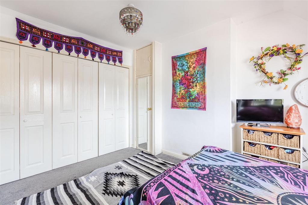 108 Oyster Lane, Byfleet, KT14 7 HR - 11.jpg