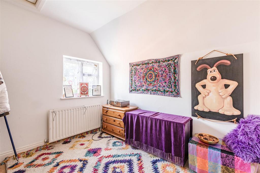 108 Oyster Lane, Byfleet, KT14 7 HR - 13.jpg