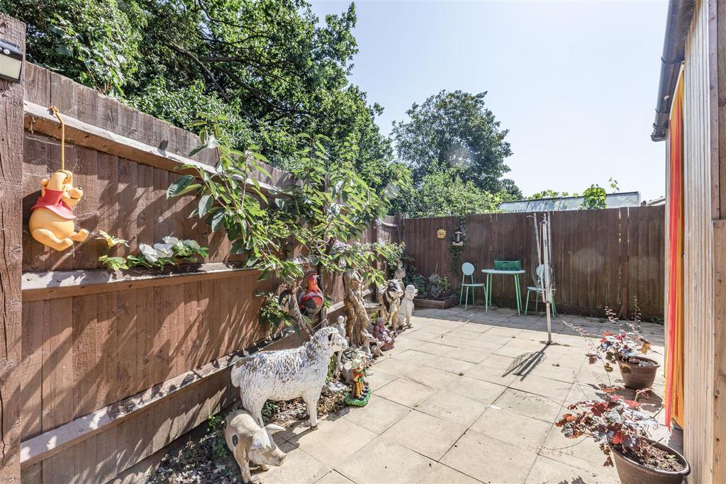 108 Oyster Lane, Byfleet, KT14 7 HR - 6.jpg