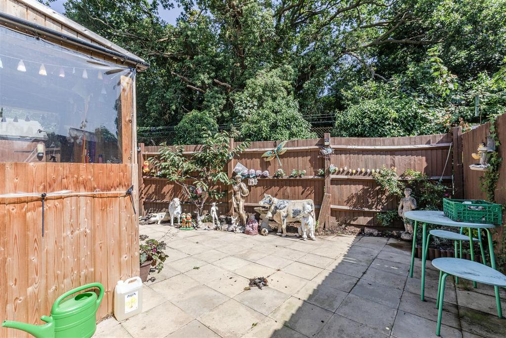 108 Oyster Lane, Byfleet, KT14 7 HR - 7.jpg