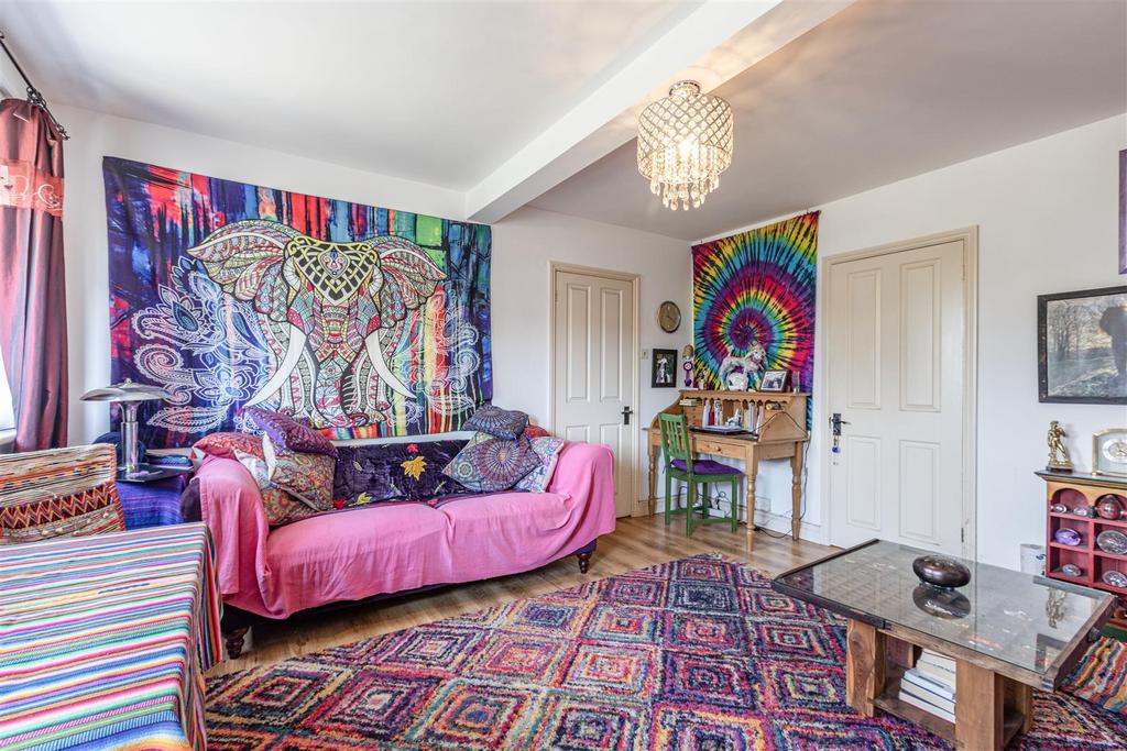 108 Oyster Lane, Byfleet, KT14 7 HR - 2.jpg