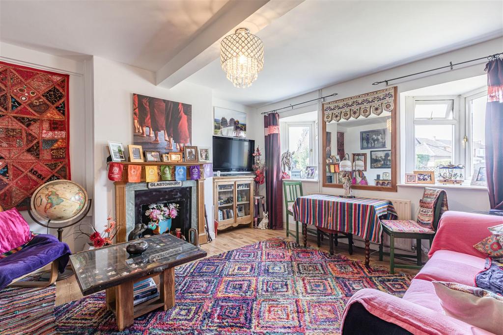 108 Oyster Lane, Byfleet, KT14 7 HR - 1.jpg