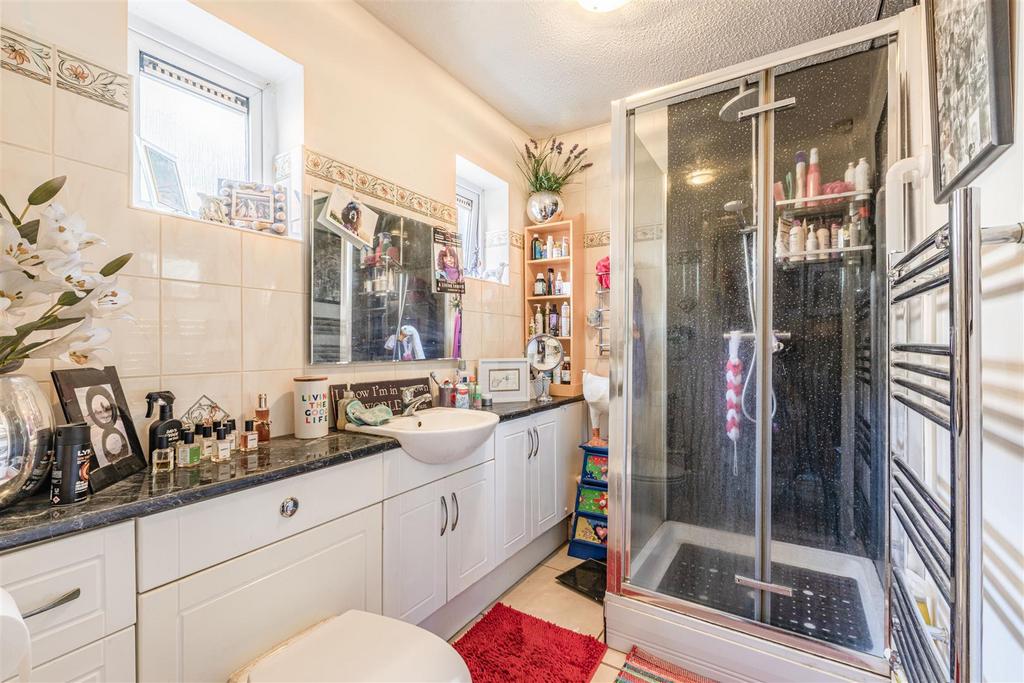 108 Oyster Lane, Byfleet, KT14 7 HR - 9.jpg