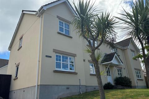 2 bedroom flat to rent, Seafields, Paignton TQ4