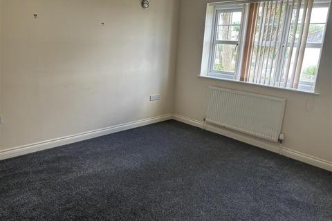 2 bedroom flat to rent, Seafields, Paignton TQ4