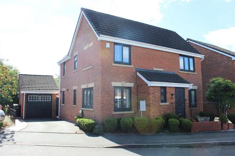 4 bedroom detached house for sale, Tinsley Avenue, Cradley Heath B64