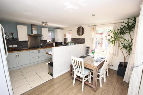 4 bedroom detached house for sale, Tinsley Avenue, Cradley Heath B64