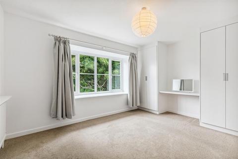 2 bedroom flat to rent, Burlington Road, London