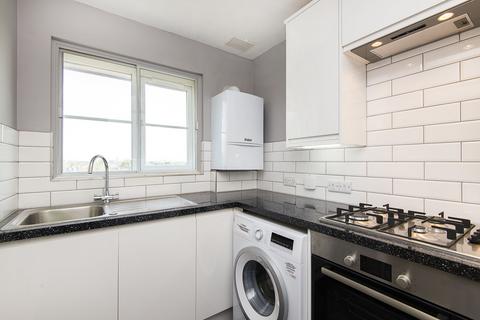 2 bedroom flat to rent, Jasmine Court, SW19