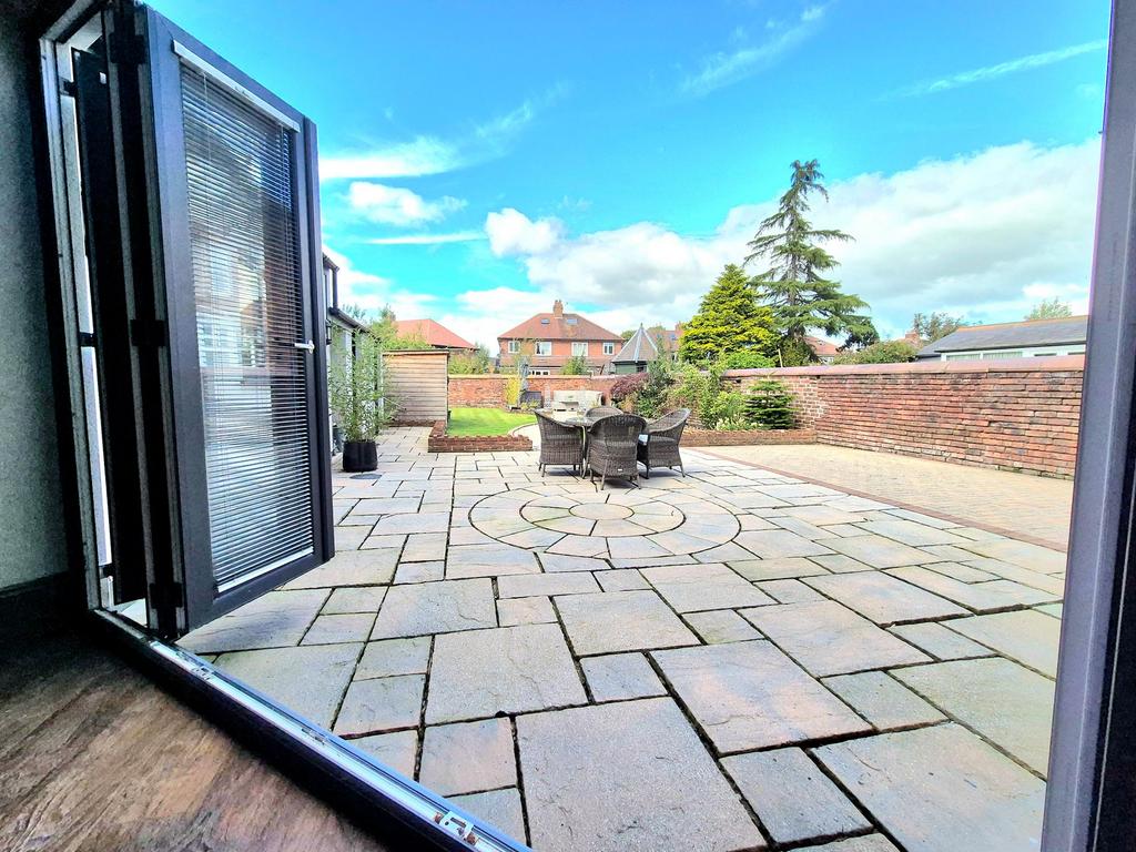 Bi folding doors to the rear garden