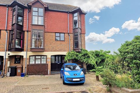 4 bedroom end of terrace house for sale, Hathaway Court, Rochester