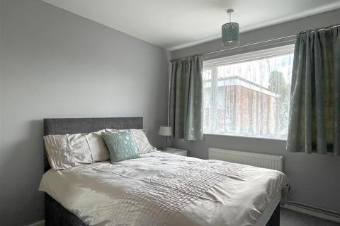 61 Broadwaters Road, Lowestoft, NR33 9HS