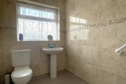 61 Broadwaters Road, Lowestoft, NR33 9HS