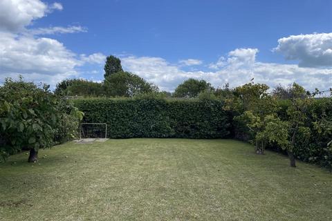 61 Broadwaters Road, Lowestoft, NR33 9HS