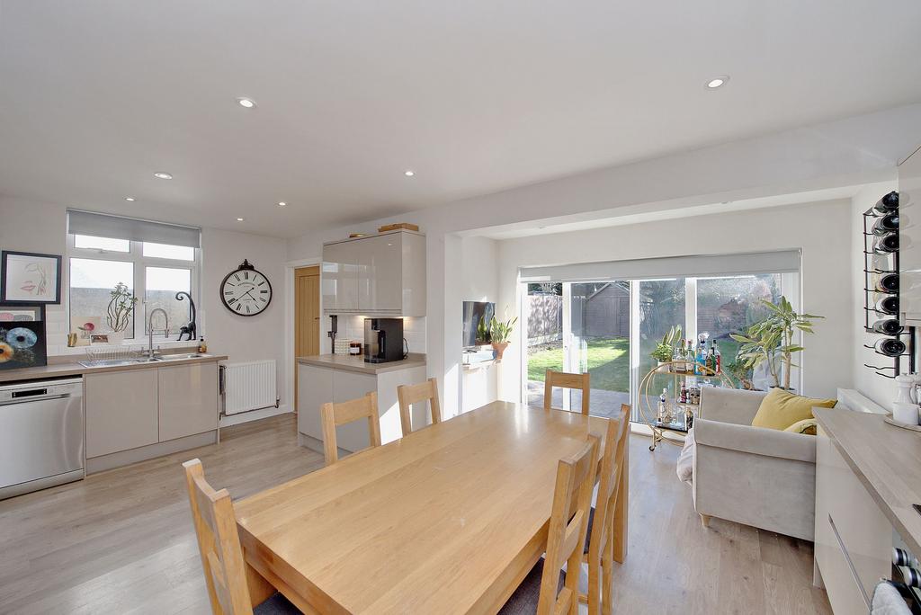 Open plan kitchen/breakfast room