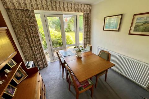 4 Glenwood Drive, Cheswick Green, Solihull, B90 4HJ