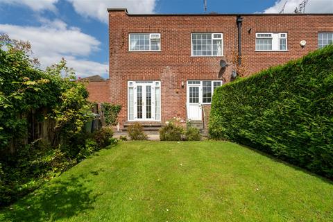 3 bedroom townhouse for sale, Sandmoor Mews, Leeds LS17