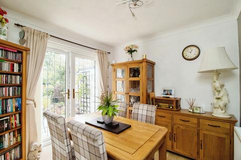 10 Burnham Road, Hullbridge, Hockley, SS5 6BQ