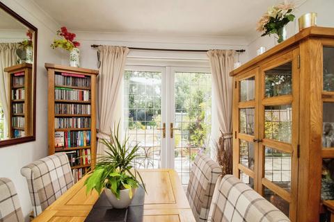 10 Burnham Road, Hullbridge, Hockley, SS5 6BQ