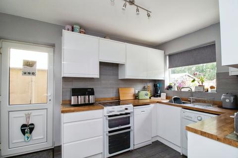 10 Burnham Road, Hullbridge, Hockley, SS5 6BQ