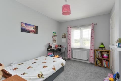8 Bramble Walk, Kingsnorth, Ashford, TN23 3GF