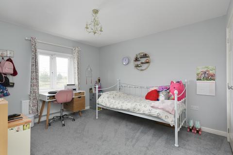 8 Bramble Walk, Kingsnorth, Ashford, TN23 3GF