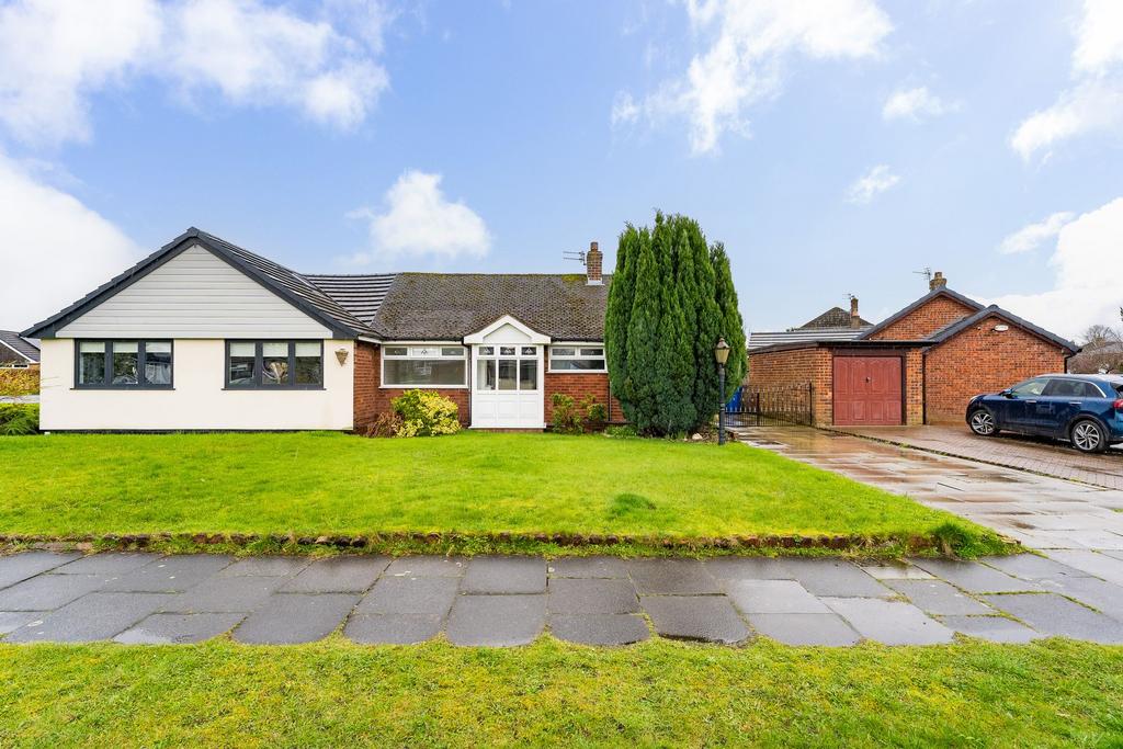Bowland Avenue, AshtonInMakerfield... 2 bed semidetached bungalow to