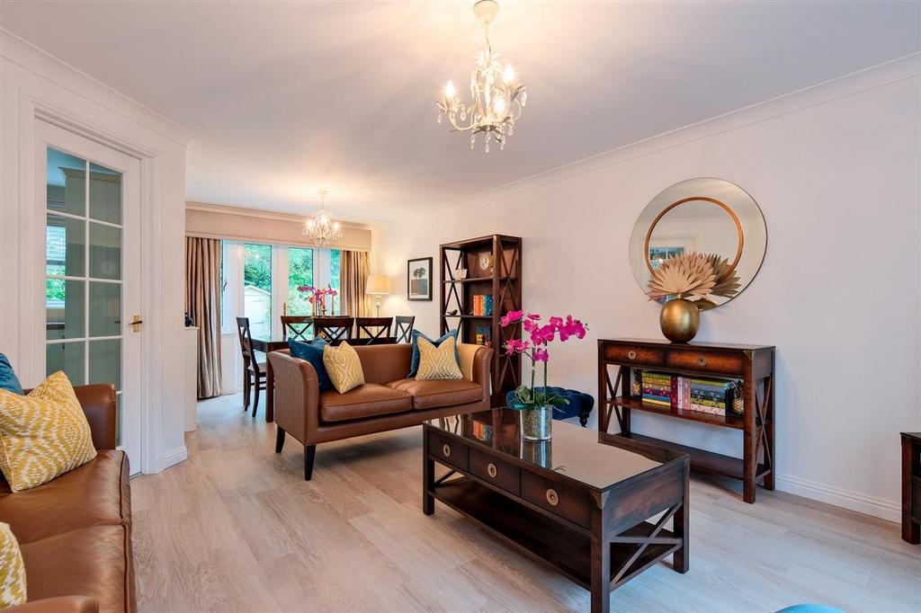 Living Room / Dining