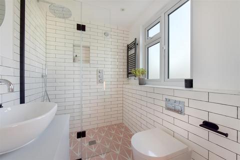 48 Fairway, London, SW20 9DN