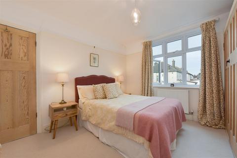 48 Fairway, London, SW20 9DN