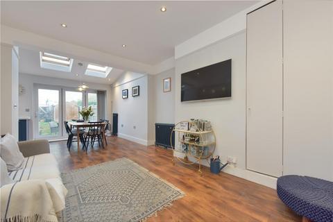 48 Fairway, London, SW20 9DN