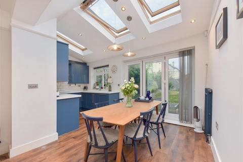 48 Fairway, London, SW20 9DN