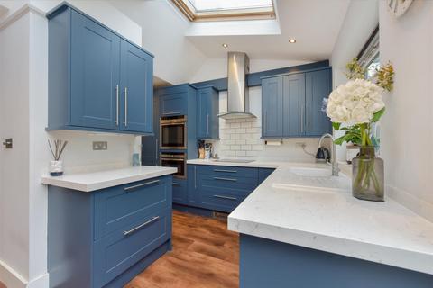 48 Fairway, London, SW20 9DN