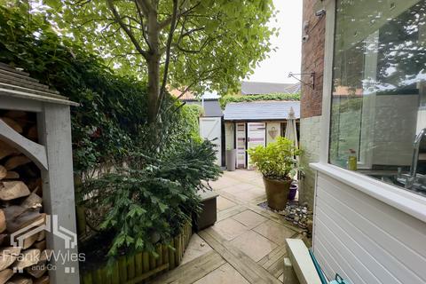 2 bedroom end of terrace house for sale, St Albans Road, Lytham St Annes, FY8 1UY
