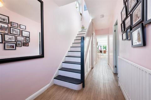 81 Elmwood Drive, Epsom, KT17 2NL
