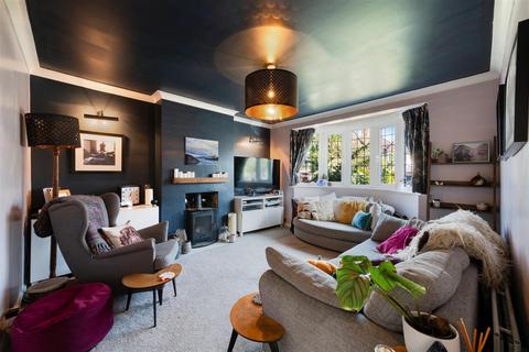 81 Elmwood Drive, Epsom, KT17 2NL