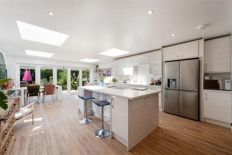 81 Elmwood Drive, Epsom, KT17 2NL