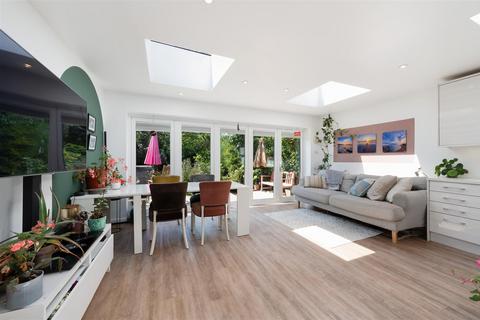 81 Elmwood Drive, Epsom, KT17 2NL