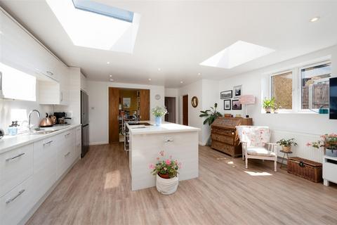 81 Elmwood Drive, Epsom, KT17 2NL