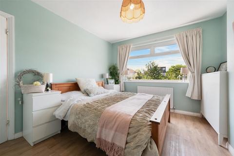 81 Elmwood Drive, Epsom, KT17 2NL