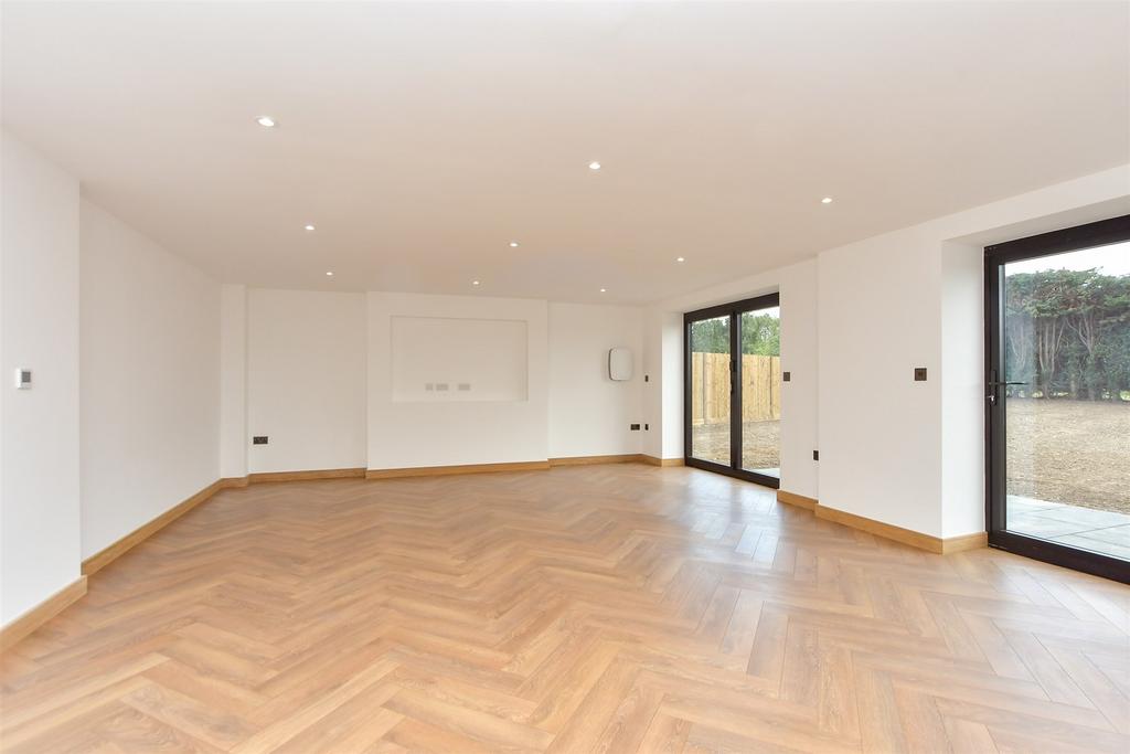 Lounge/Dining Area